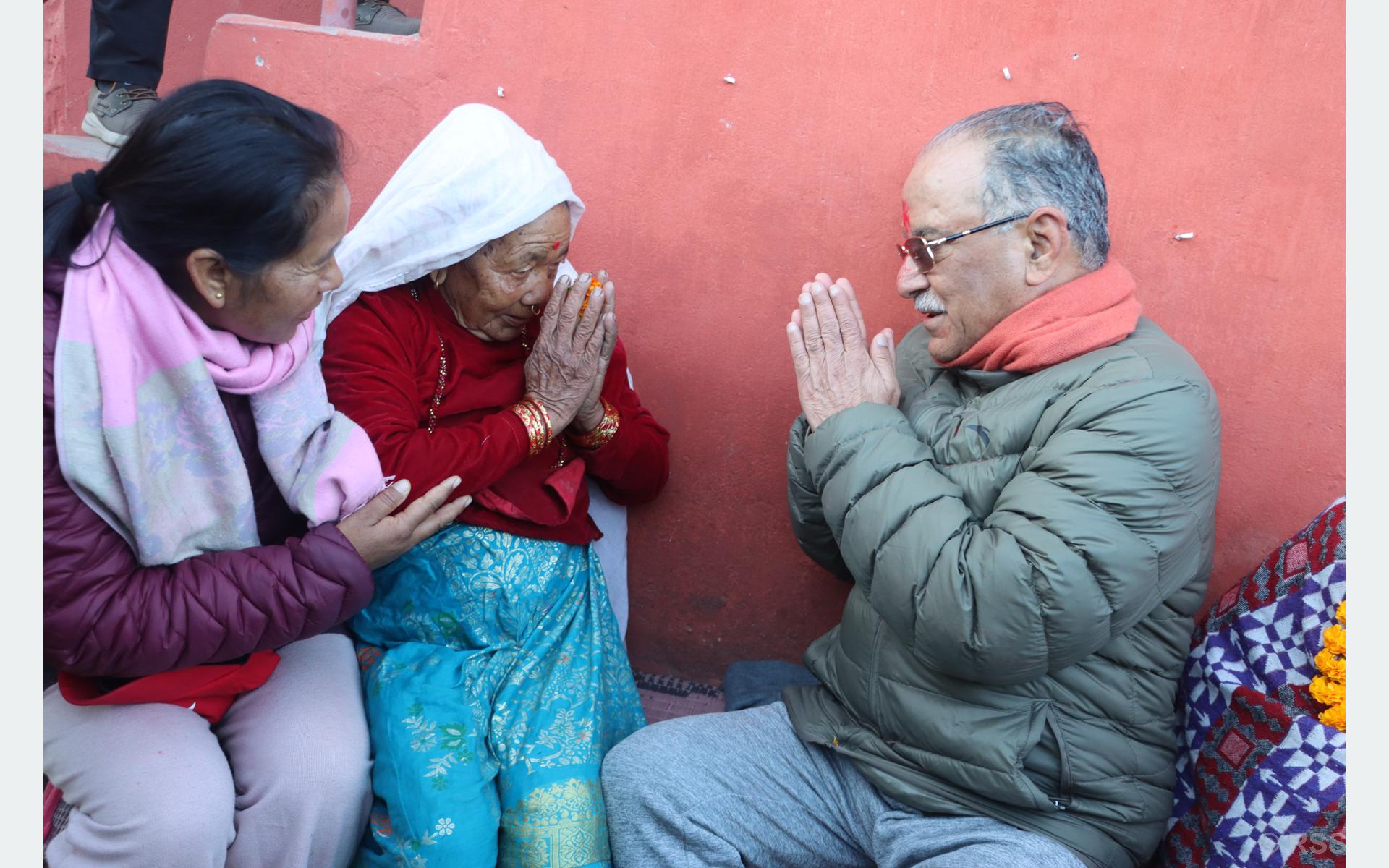 संयोजक ‘प्रचण्ड’ सहिद परिवार र मतदातासँगको भेटघाटमा व्यस्त