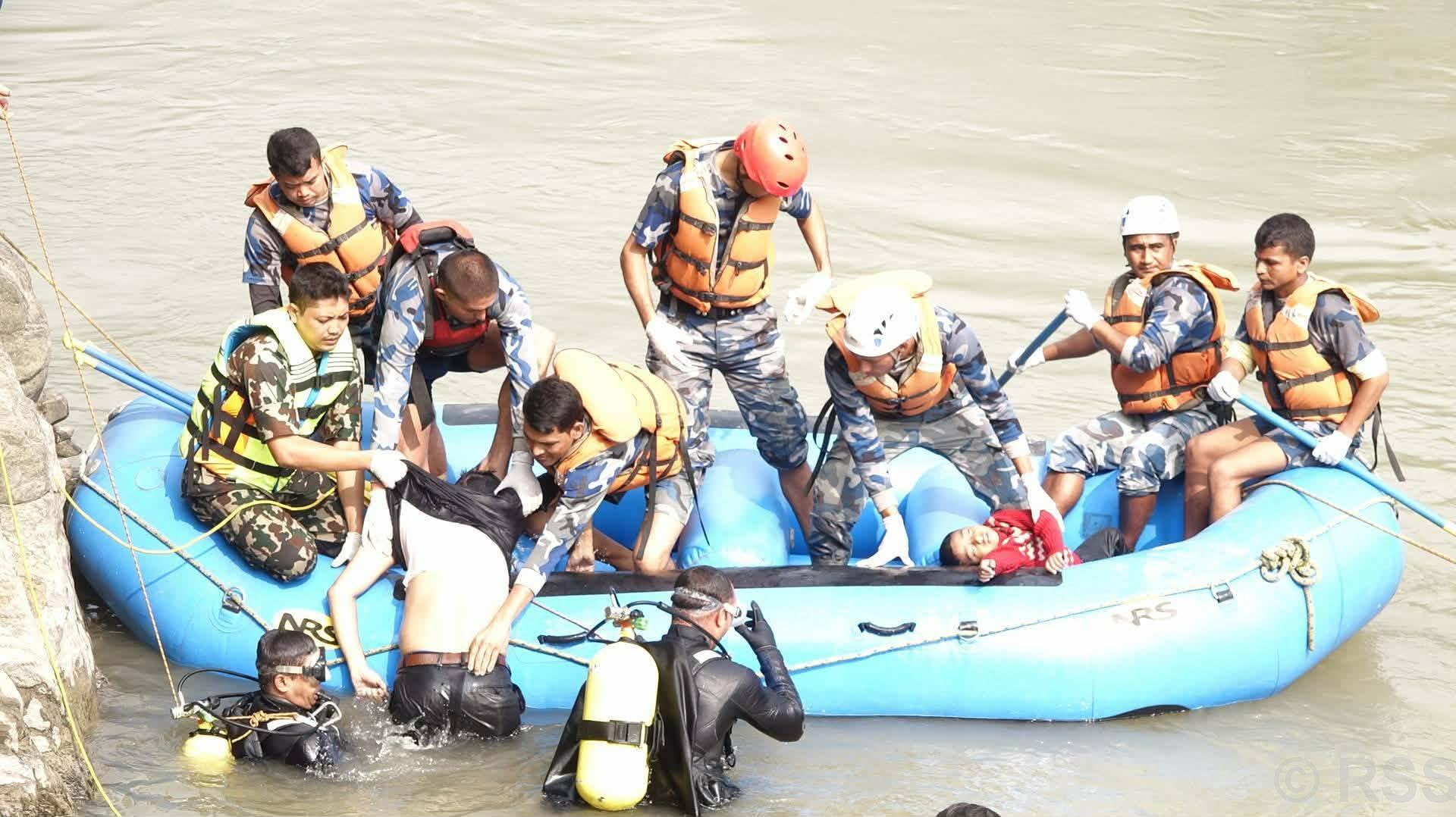   विपद्का बेला मानवीय उद्धारमा सशस्त्र प्रहरी अग्रपङ्क्तिमा
