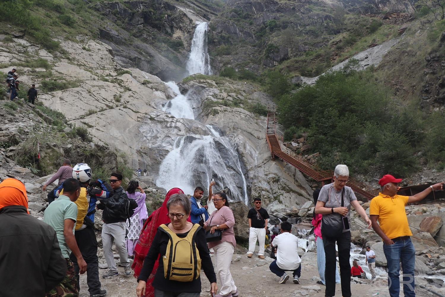एघार महिनामा म्याग्दी हुँदै सात लाख पर्यटक मुस्ताङ पुगे