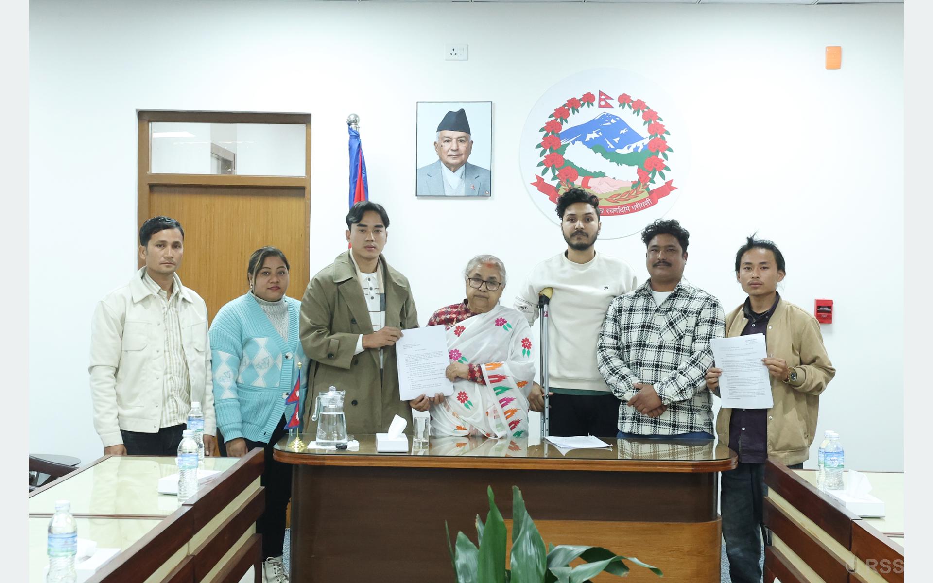   जेनजी आन्दोलनका घाइते तथा सहिदका परिवारका मागभन्दा सरकार दायाँबायाँ जाँदैन : प्रधानमन्त्री