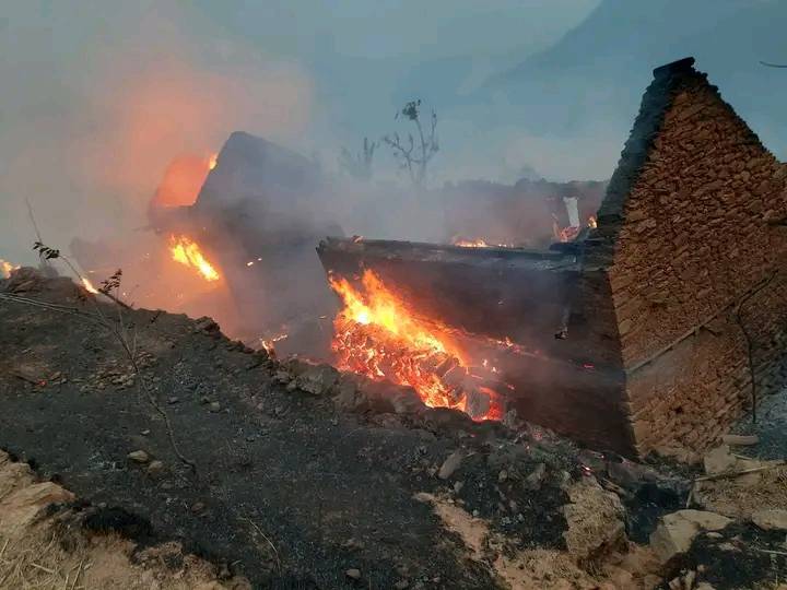 तेह्रथुम आगलागी अपडेट : १४ घर जले, अर्को बस्तीमा आगलागी हुन नदिन प्रयास जारी