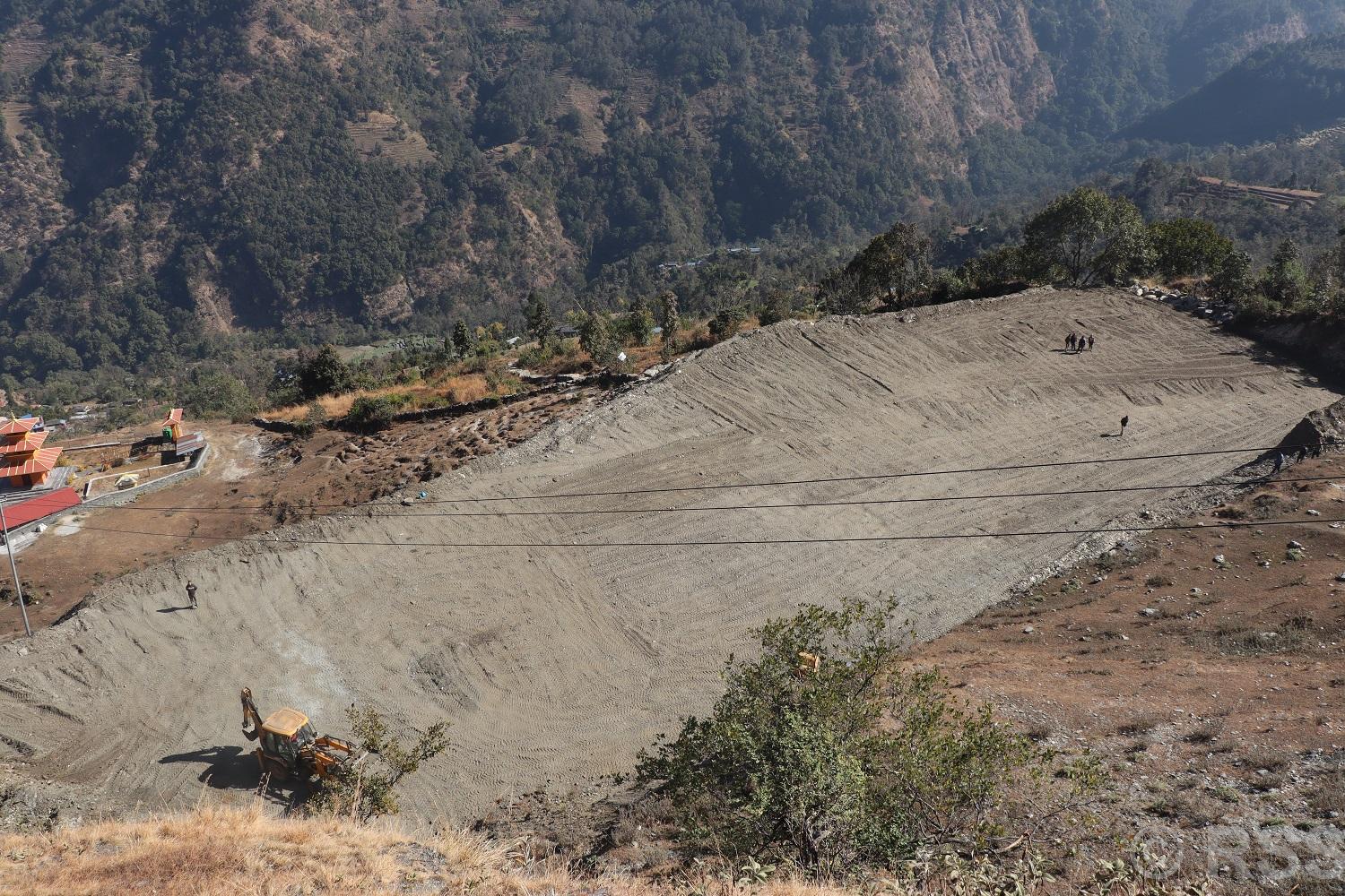   अन्नपूर्णको भुवाने देउरालीमा पाखो सम्माएर खेलमैदान निर्माण
