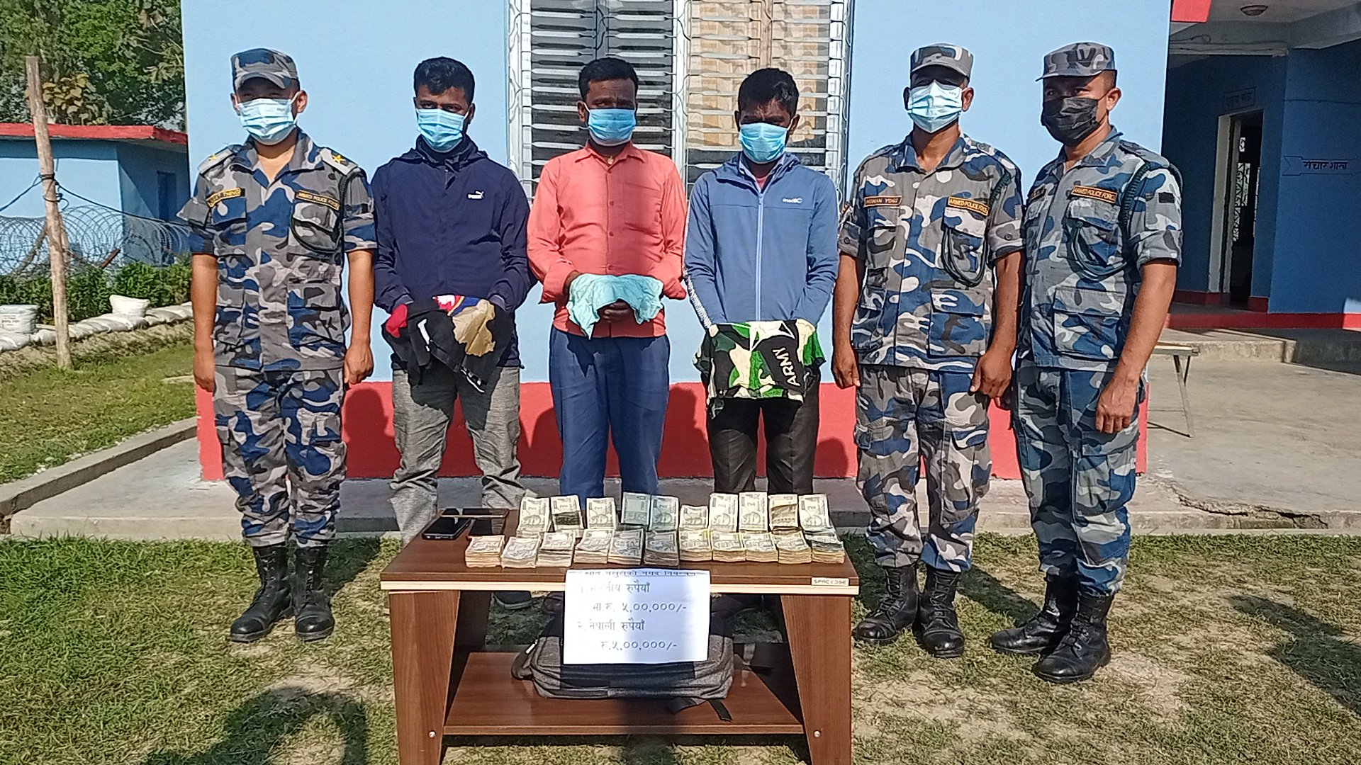   स्रोत नखुलेको १० लाख नगदसहित ३ जना पक्राउ