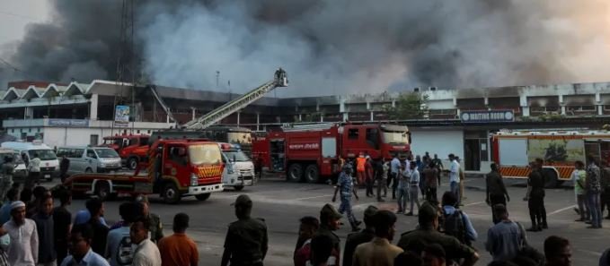   बङ्गलादेशको विमानस्थलमा भीषण आगलागी, १ अर्ब डलरभन्दा बढीको क्षतिको अनुमान
