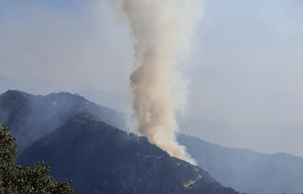 महाभारत जङ्गलको आगलागी अझै नियन्त्रणमा आएन