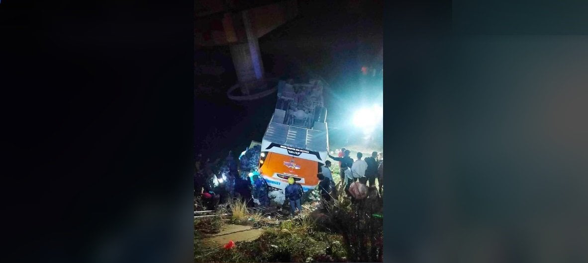 दाङ बस दुर्घटना : मृतक १२ मध्ये ८ जनाको सनाखत
