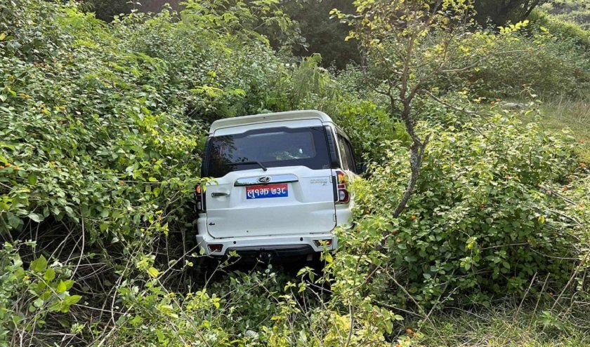 लुम्बिनीका अर्थमन्त्री सवार गाडी दुर्घटना