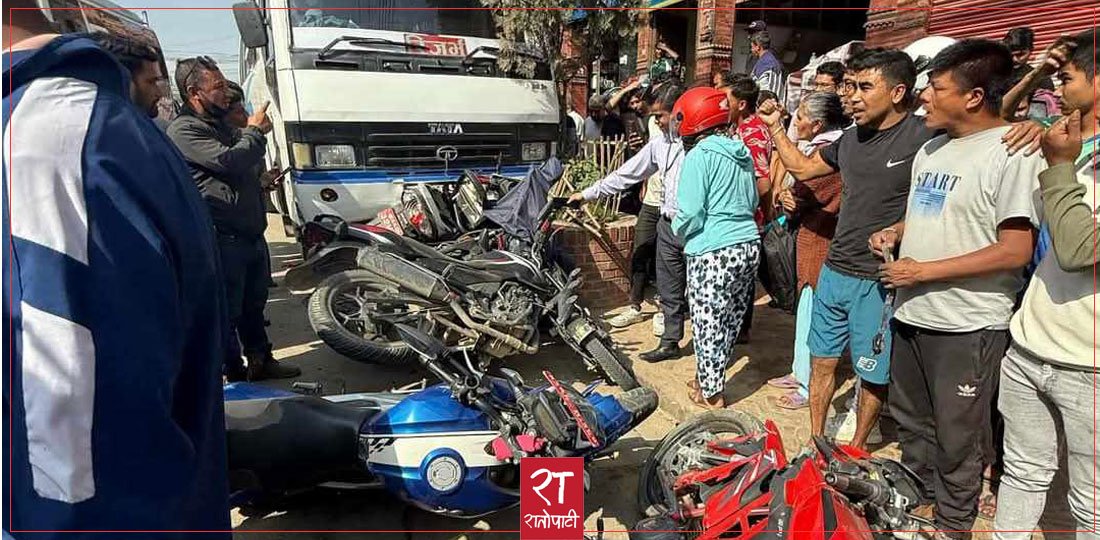 भक्तपुरमा बसको ठक्करबाट पार्किङमा राखिएका १० वटा दुईपांग्रे सवारीमा क्षति