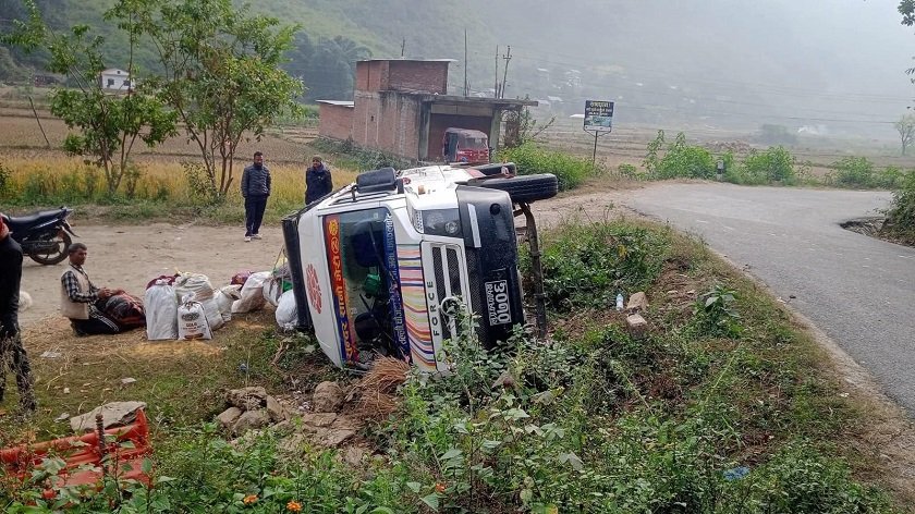   कर्णालीमा छुट्टाछुट्टै सवारी दुर्घटना :  १  जनाको मृत्यु, ७ जना घाइते