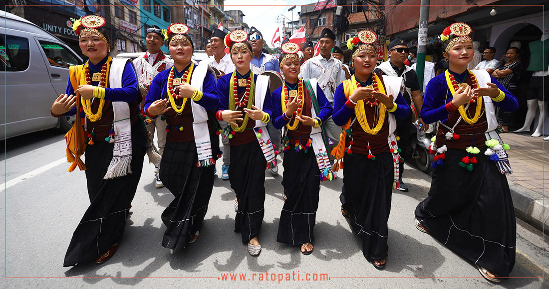   विश्व आदिवासी दिवस मनाइयो, तस्बिरहरू