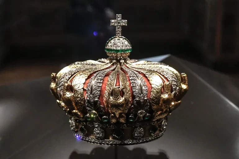   विश्व प्रसिद्ध लुभ्र म्युजियमबाट ८ बहुमूल्य गहना चोरी, म्युजियम बन्द