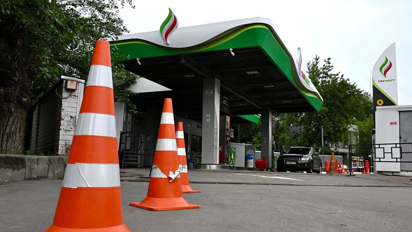 AFP__20260616__B79K3XU__v1__MidRes__RussiaUkraineConflictAttacksFuelRationing