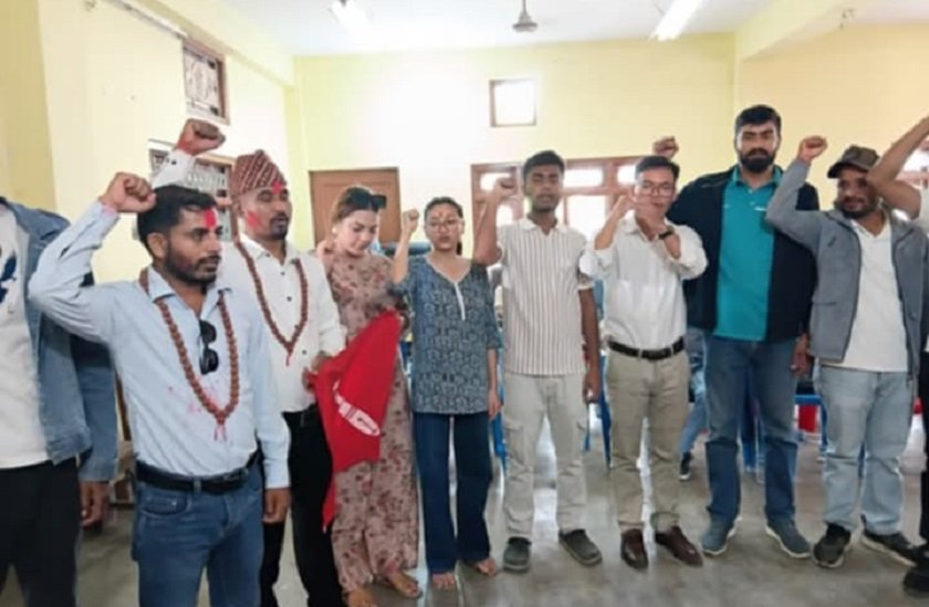 नेताका छोराछोरी व्यवस्थापन गर्न ११ जना पदाधिकारी