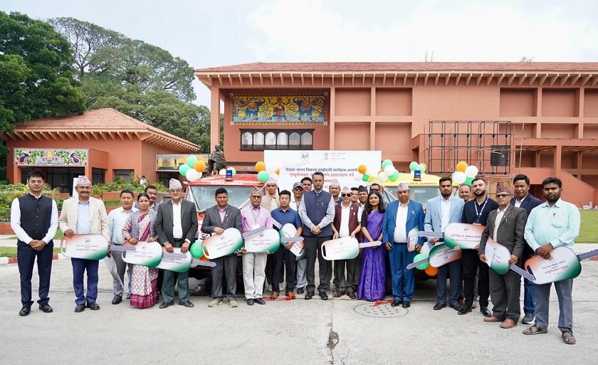 भारत सरकारद्वारा नेपालका स्वास्थ्य संस्थालाई ४० एम्बुलेन्स प्रदान