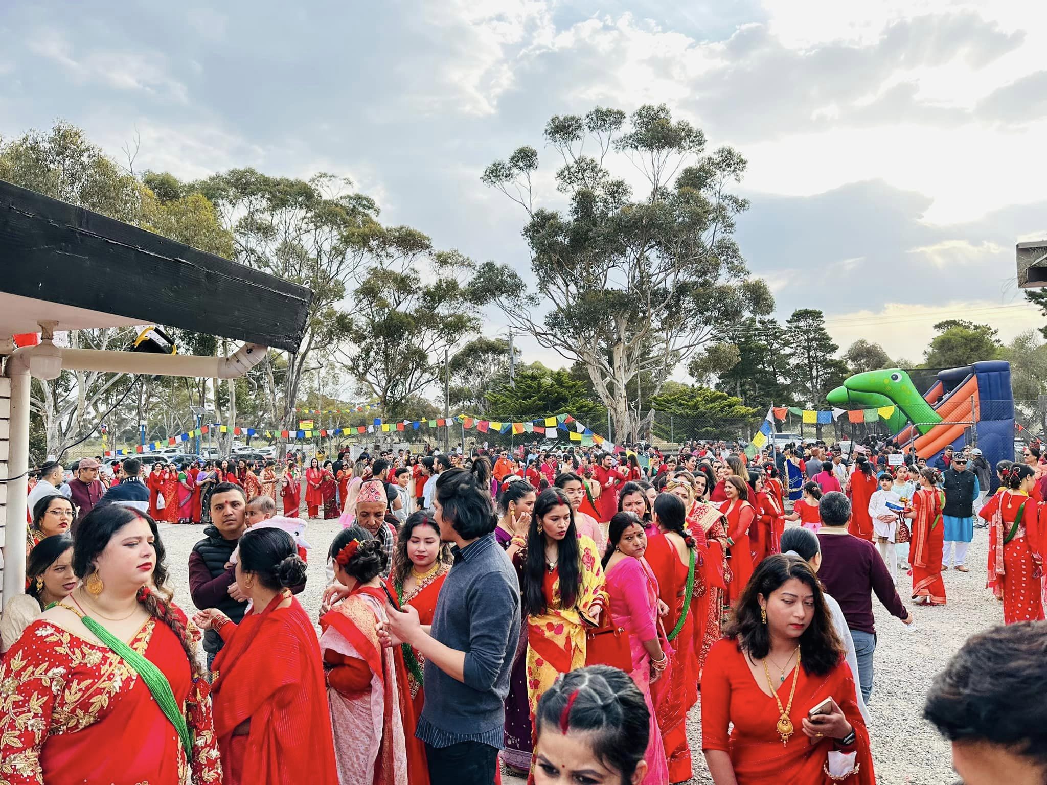 अस्ट्रेलियामा सप्ताह लगाएर बनाइँदै छ पशुपतिनाथ मन्दिर र बौद्धनाथ गुम्बा