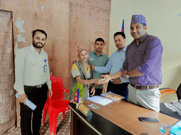   स्थानीय जातका गाई र हलगोरू पाल्ने कृषकलाई अनुदान वितरण