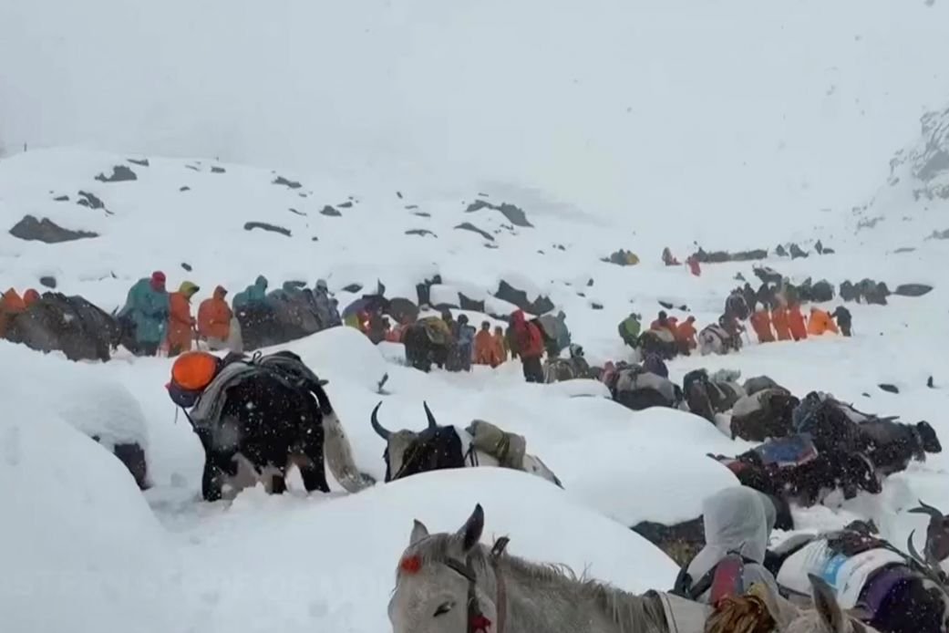   सगरमाथा क्षेत्रमा हिमआँधी : २०० भन्दा बढी पदयात्री फसे
