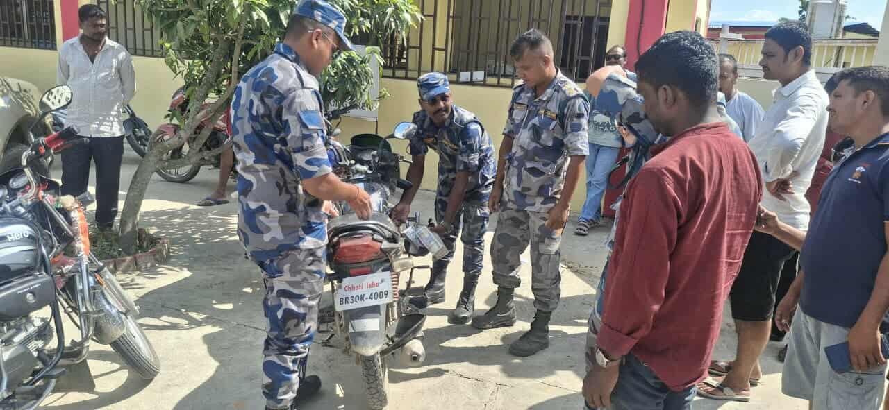   सर्लाही र रौतहटबाट श्रोत नखुलेको नेपाली र भारतीय रुपैयाँसहित दुई जना नियन्त्रणमा