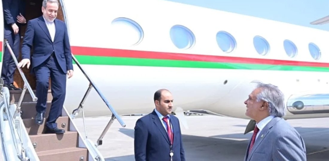Iranian President Masoud Pezeshkian and Foreign Minister Abbas Araghchi Arrive in Islamabad