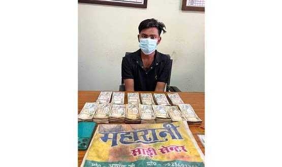 अवैध १० लाख नेपाली रुपैयाँ सहित भारतीय नागरिक पक्राउ