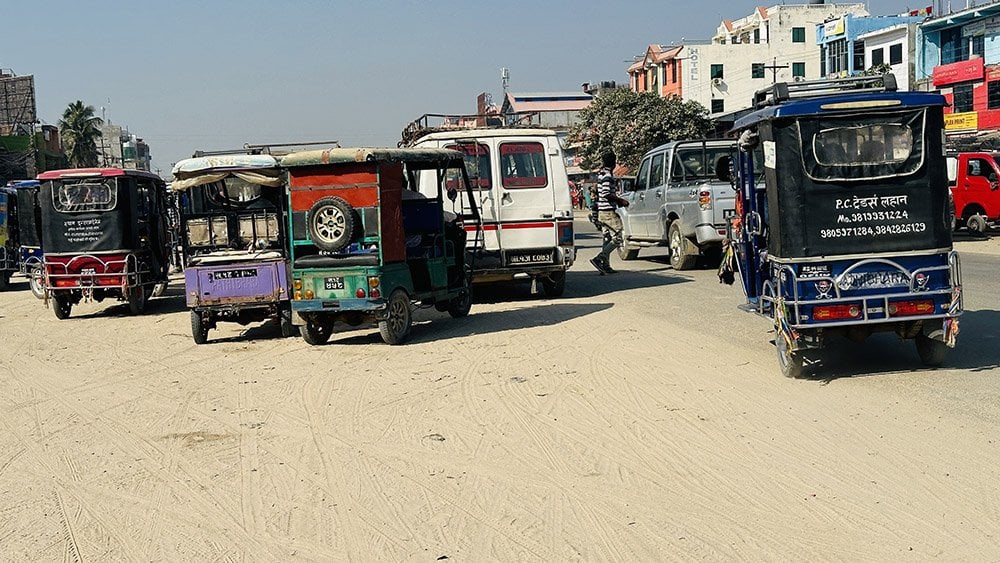 लहानमा अटो रिक्साको सङ्ख्या वृद्धि हुन थालेपछि ट्राफिक व्यवस्थापनमा समस्या