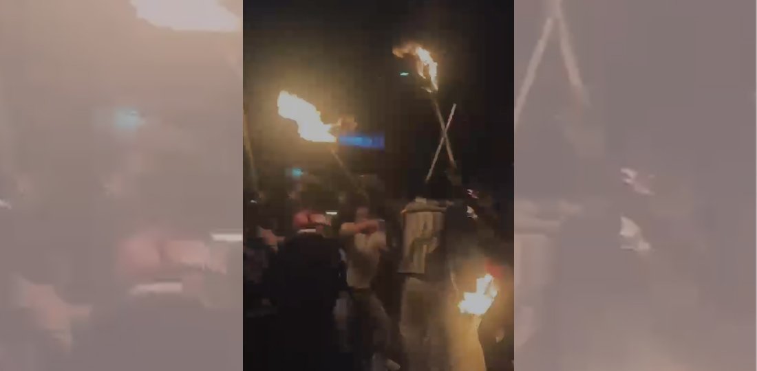   सरकारको कामकारबाहीप्रति असन्तुष्टि जनाउँदै मसाल जुलुससहित सडकमा विद्यार्थी