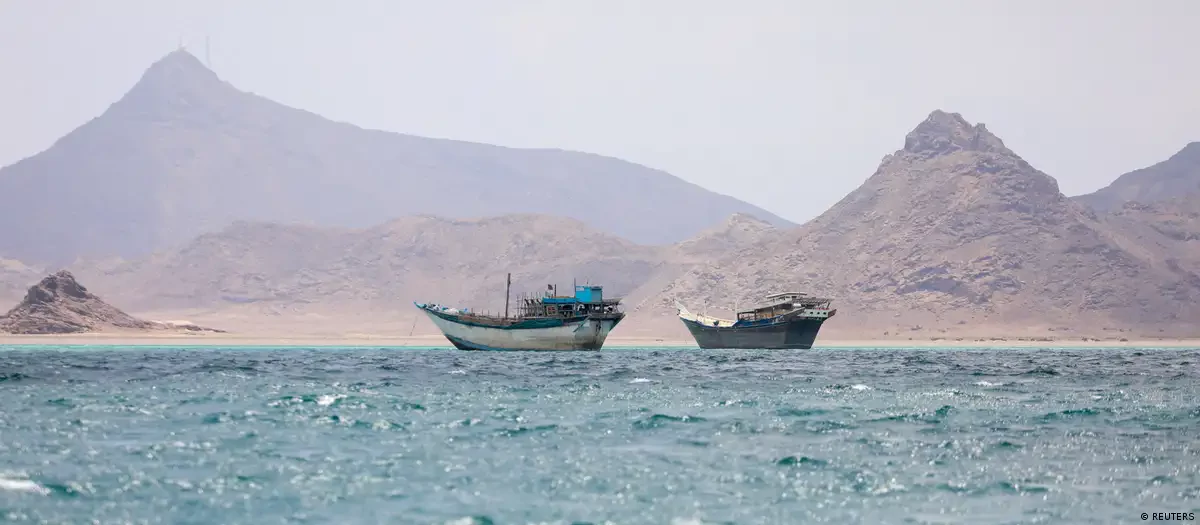 Two Saudi Oil Tankers Successfully Navigate Bab al-Mandeb Strait Amidst Houthi Blockade Threat