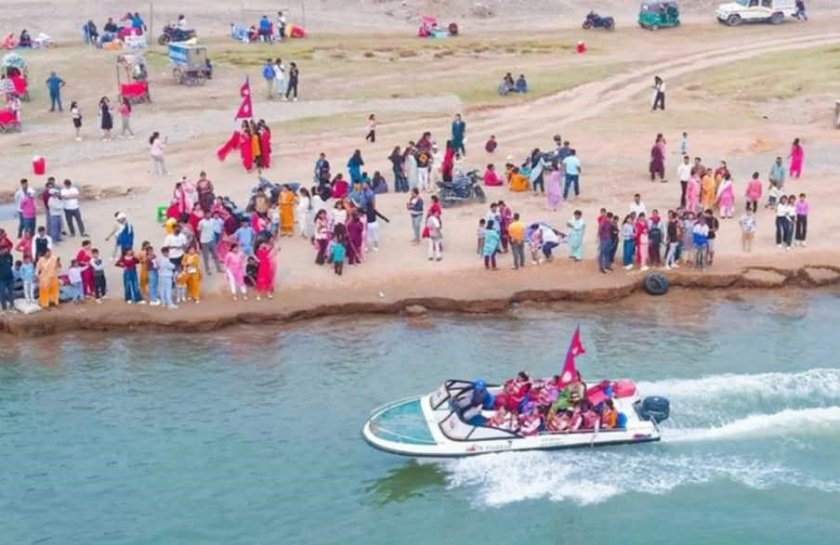 बबई नदीमा प्रशासनले मोटरबोट सञ्चालनमा लगायो रोक