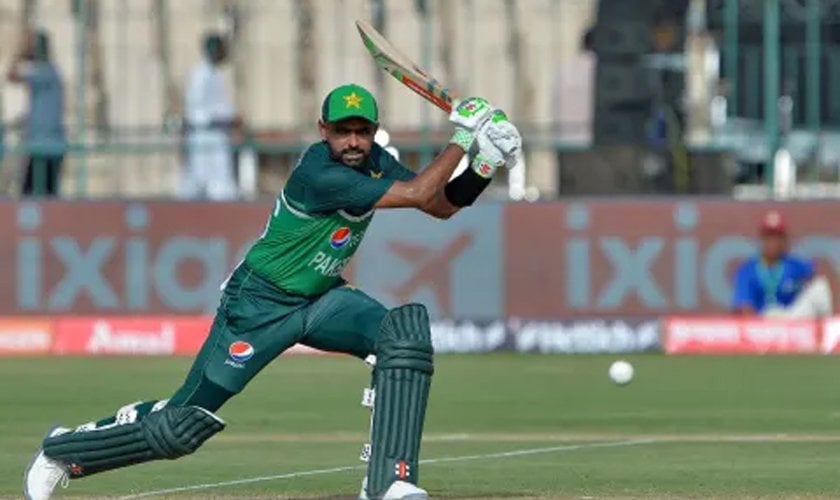 पाकिस्तानका कप्तान बाबर आजम आउट