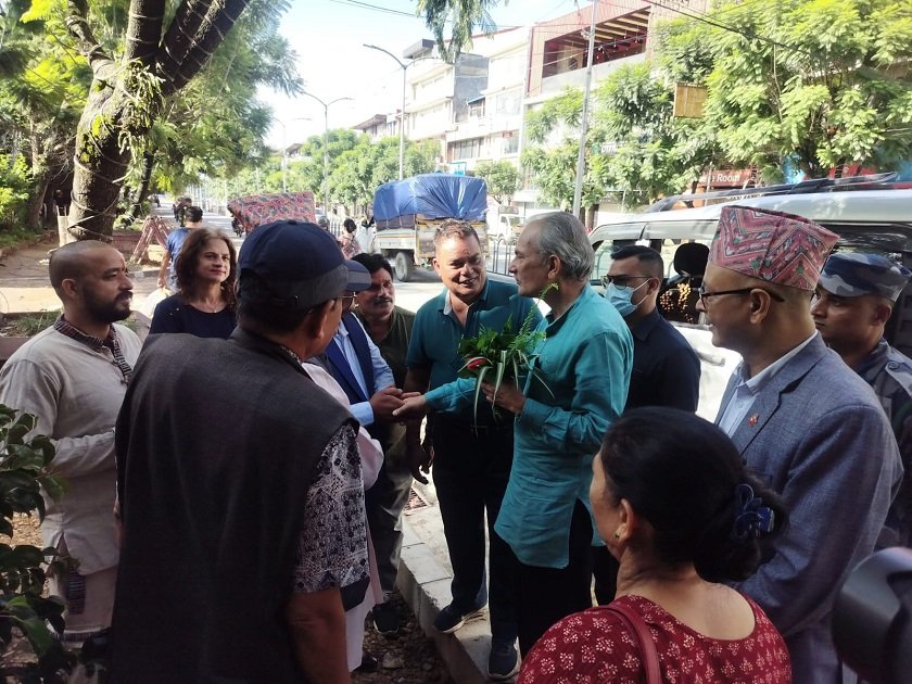 दरबारमार्गकाे कृषि हाटबजारमा पुगे बाबुराम