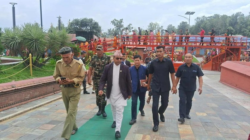 साउनको पहिलो सोमबारको अवसरमा मन्त्री पाण्डेले गरे पशुपतिनाथ मन्दिरको अनुगमन