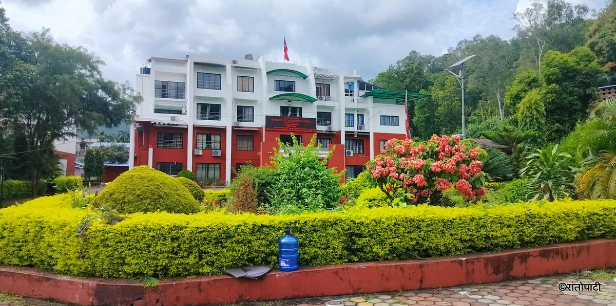   ‘जेन जी’ आन्दोलन : विध्वंसका बिच खडा रहेको बागमतीको मुख्यमन्त्री कार्यालय