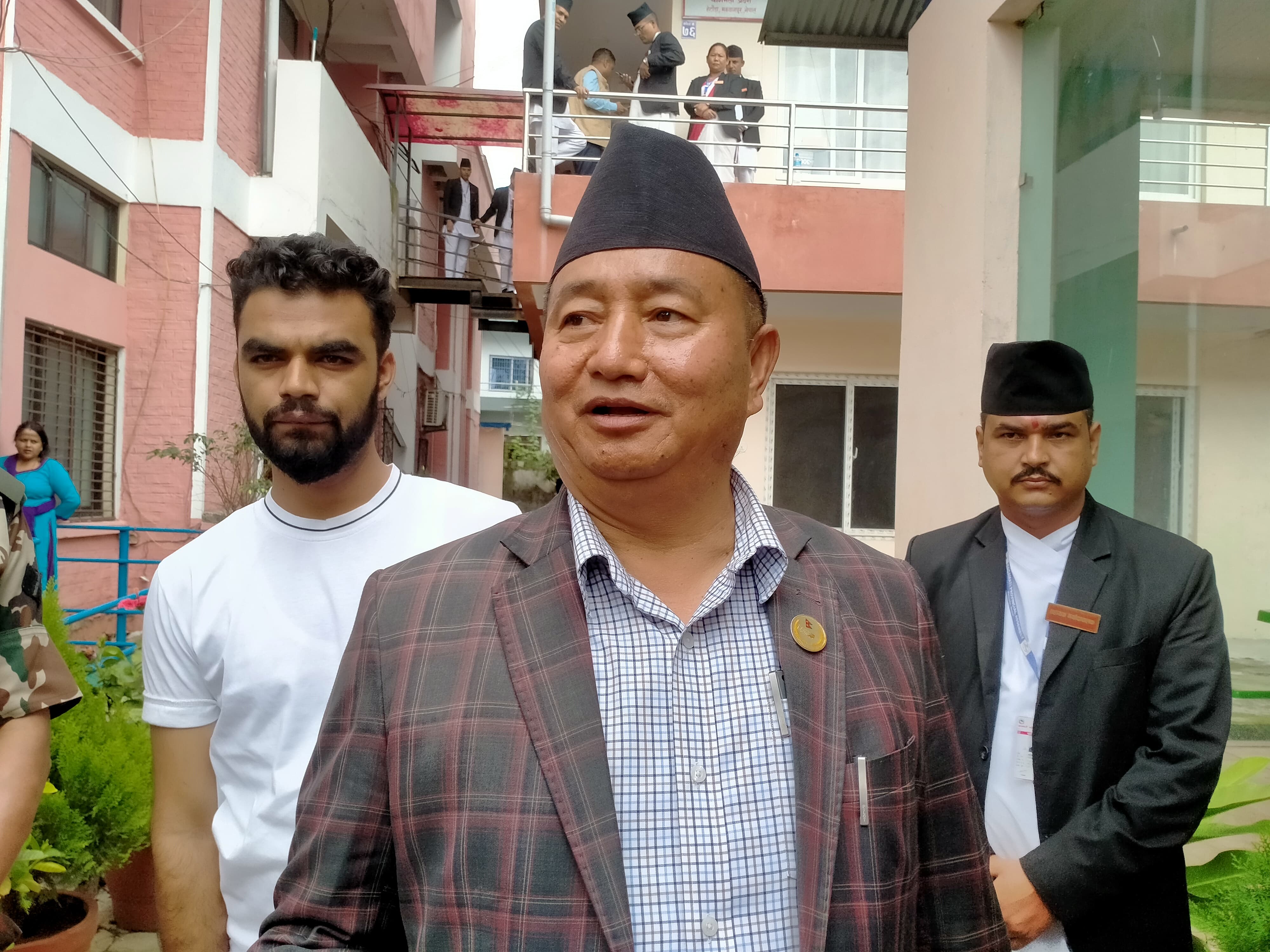   दलको नेतामा विश्वास गुमाएपछि के भन्छन् बहादुर ?