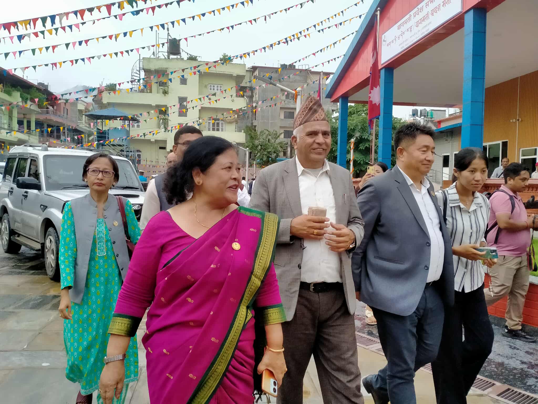   बहादुर पक्षका सांसद पनि हेटौँडा पुगे, मुख्यमन्त्रीलाई विश्वासको मत दिने