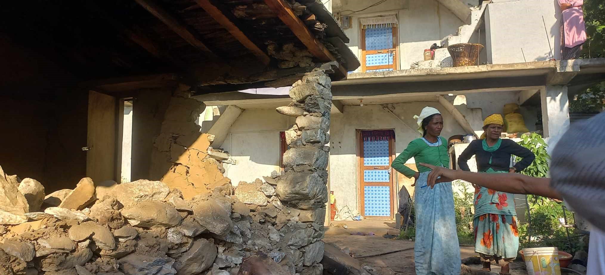 बझाङका भूकम्प प्रभावित भन्छन्– एउटा त्रिपालसम्म पाएनौँ, कहाँ छ सरकार ?