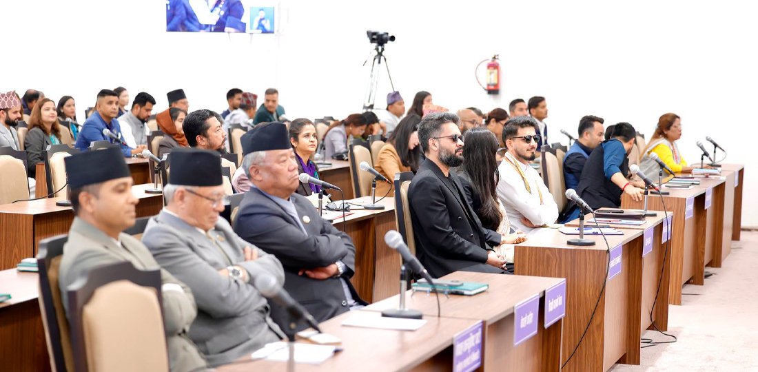 सांसद र सभामुखको बिचबाट प्रधानमन्त्री हिँडेपछि...