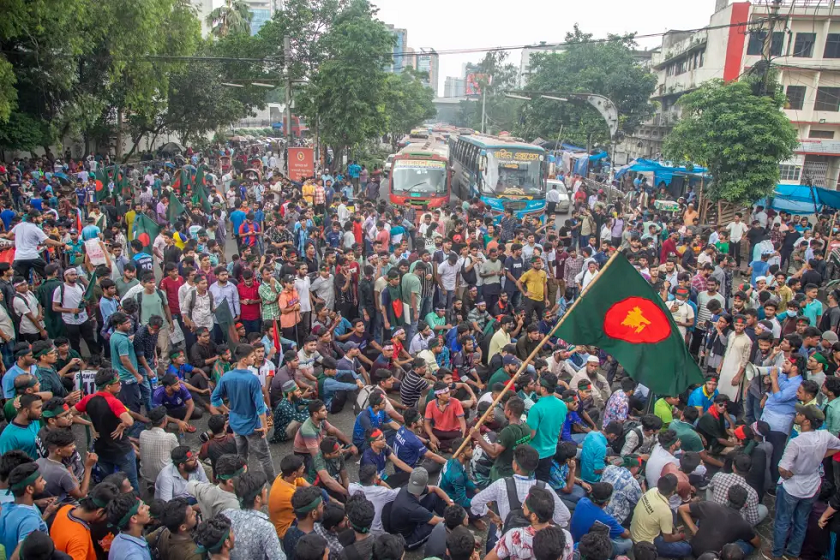 ढाकामा कोटाविरोधी प्रदर्शन : नेपाली विद्यार्थीलाई बाहिर ननिस्कन दूतावासको आग्रह