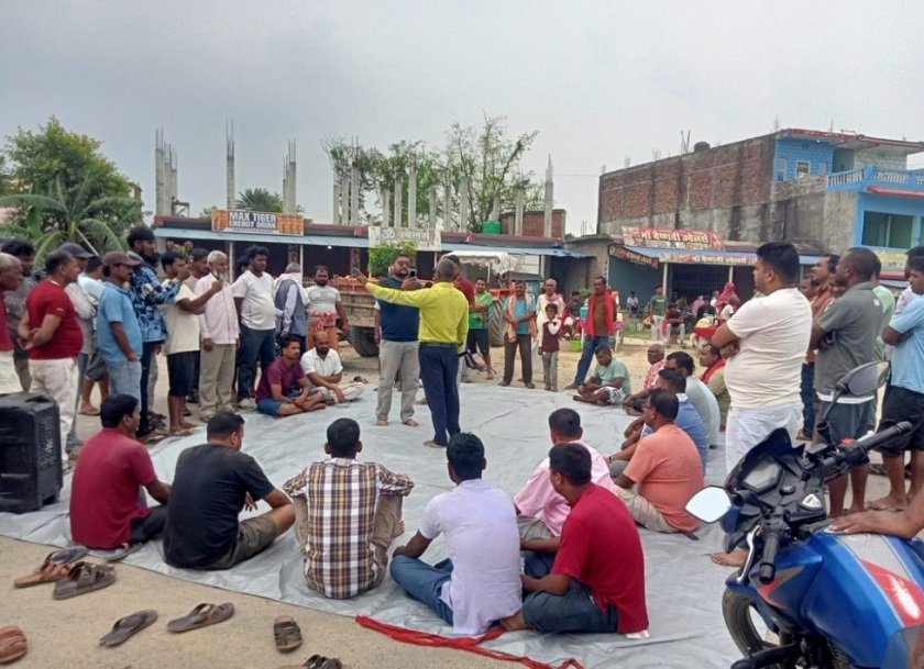   सरकारको निर्णयविरुद्ध निरन्तर आन्दोलन, बरियारपट्टी छोटी भन्सार गेटमा धर्ना