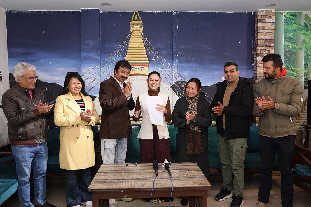   हिन्दी फिल्म अभिनय गर्दै अभिनेत्री वर्षा राउत