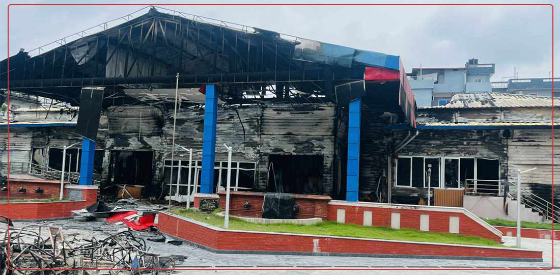   तस्बिरमा हेर्नुस् जलेर भग्नावशेष भएका हेटौंडाका सरकारी संरचना