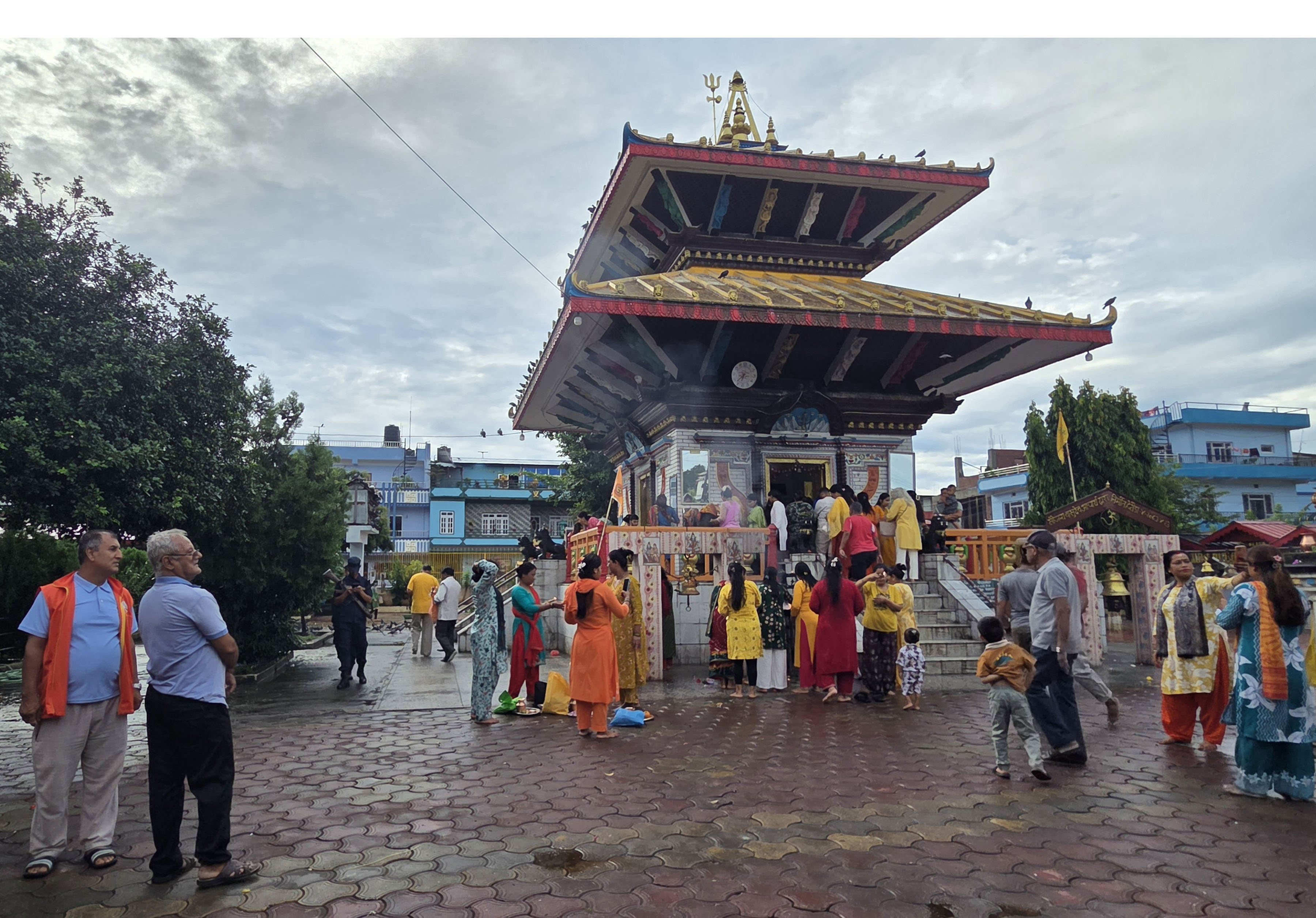हेटौँडाका शिवालयमा साउनको दोस्रो सोमबार भक्तजनको घुइँचो