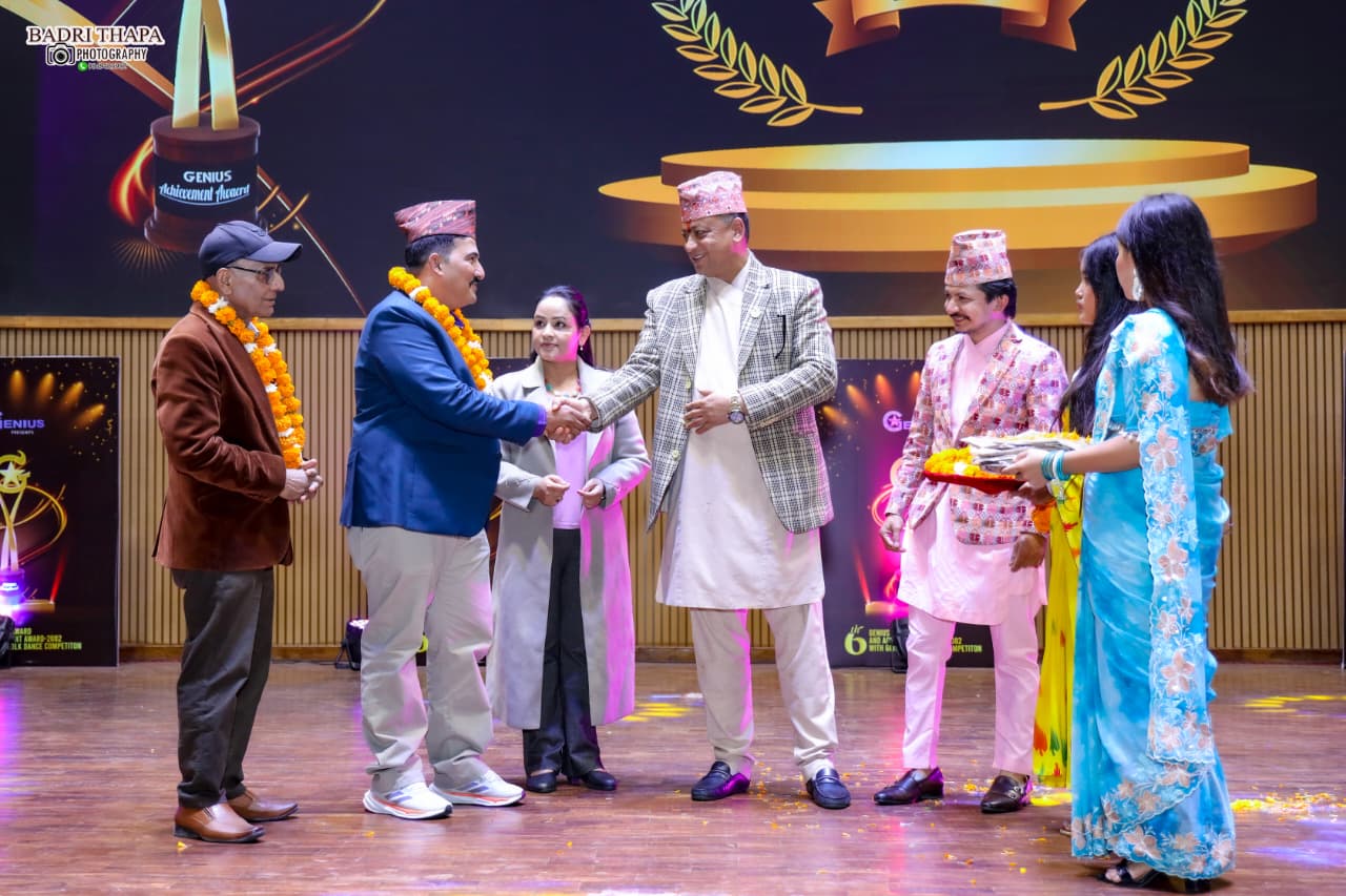 पत्रकार बगाले ‘जिनियस पत्रकारिता अवार्ड’बाट सम्मानित