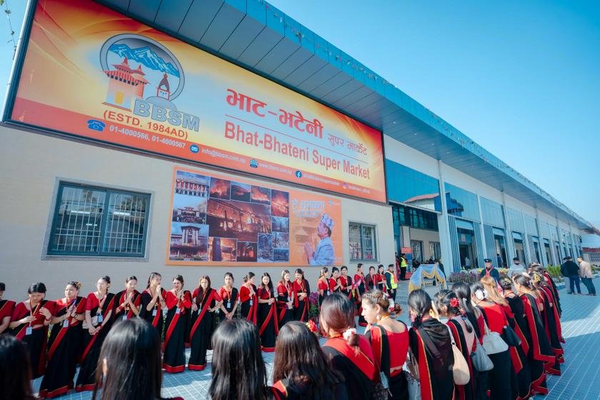   जेनजी आन्दोलनका क्रममा आगजनीमा परेको भाटभटेनी गोदाम पुनः सञ्चालनमा (तस्बिरहरू)