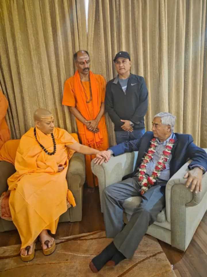 निरञ्जनी अखडाका प्रमुख गिरीले भेटे देउवालाई