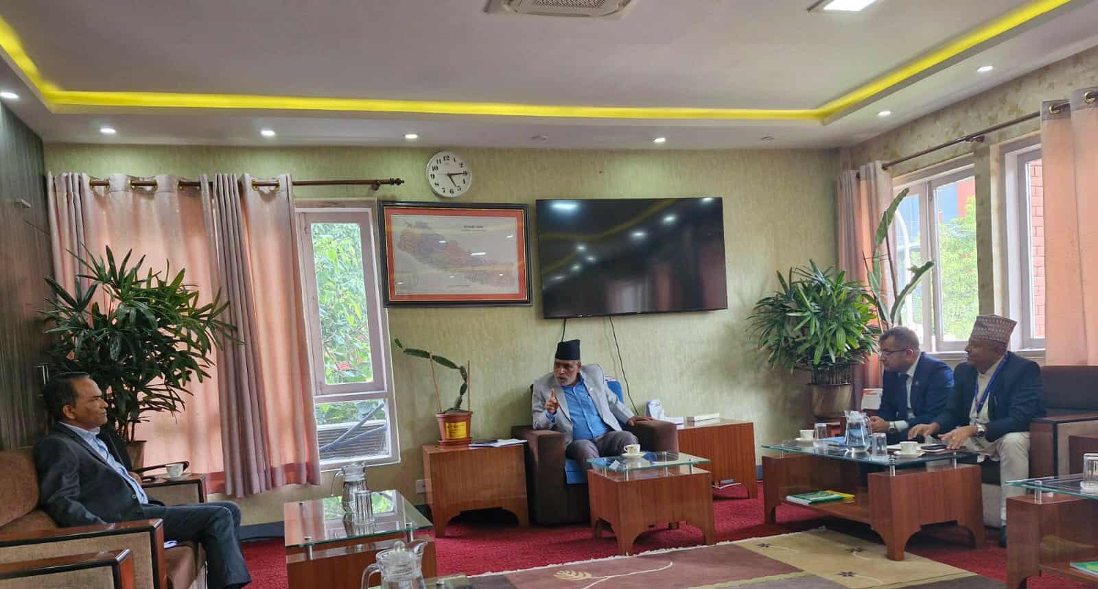 गभर्नर पाैडेल समक्ष कृषि मन्त्रीको आग्रह : कृषि कर्जालाई सरलीकृत गरिदिनुपर्‍यो