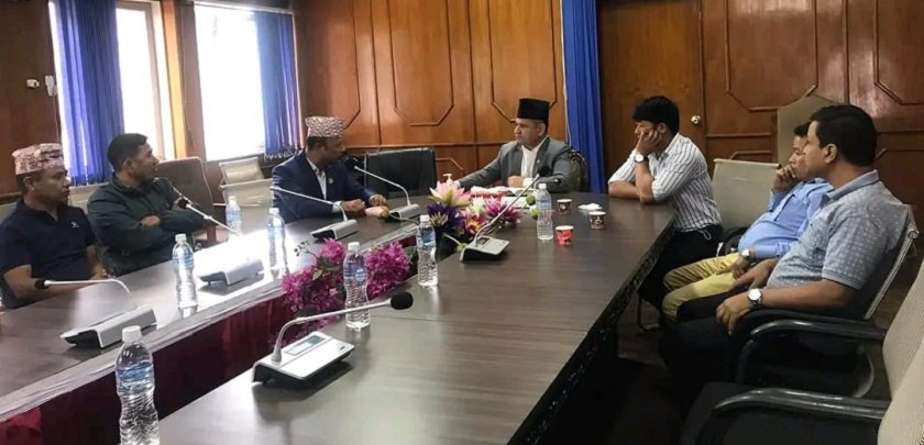 सङ्खुवासभाको हेवाखोलामा तत्काल बेलिब्रिज निर्माण गर्न मन्त्रीसमक्ष माग