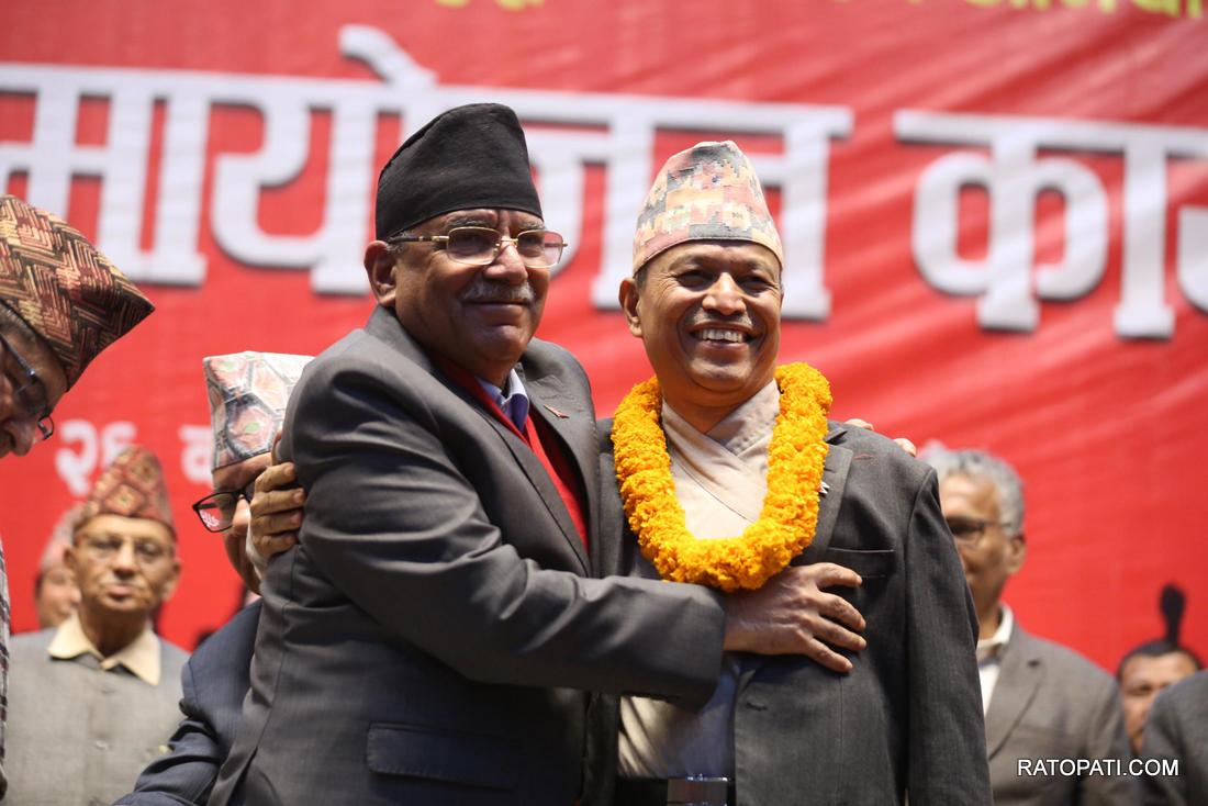   भीम रावललाई नेकपामा स्वागत गर्दाको क्षण, तस्बिरहरू