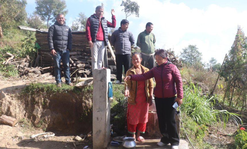   पौवादुङमाको चाँपे गाउँमा एक घर एक धारा जडान