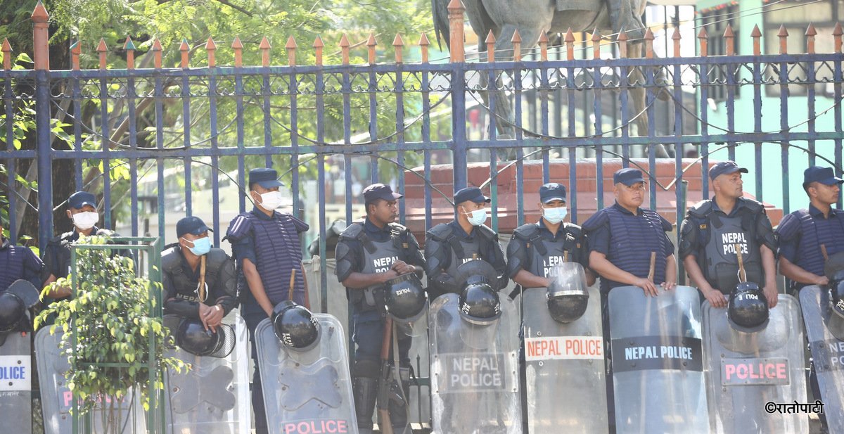 रत्नपार्क क्षेत्रमा कडा पारियो सुरक्षा व्यवस्था (तस्बिरहरू)