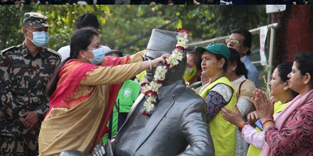 पूर्वराष्ट्रपतिद्वारा मदन भण्डारीको सालिकमा माल्यार्पण